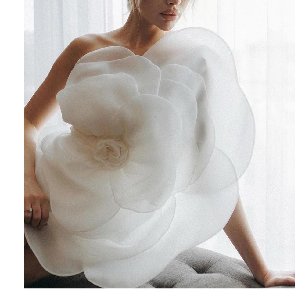 Elegant White Floral Women's Accessory